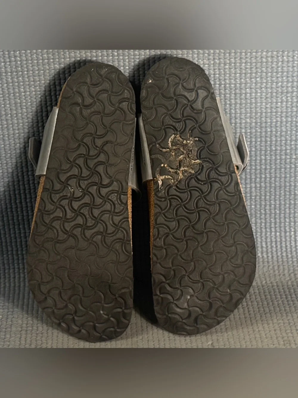 Birkenstock Kid’s Gizeh Silver Birko-Flor Sandal Size Size 2 US 33 EU